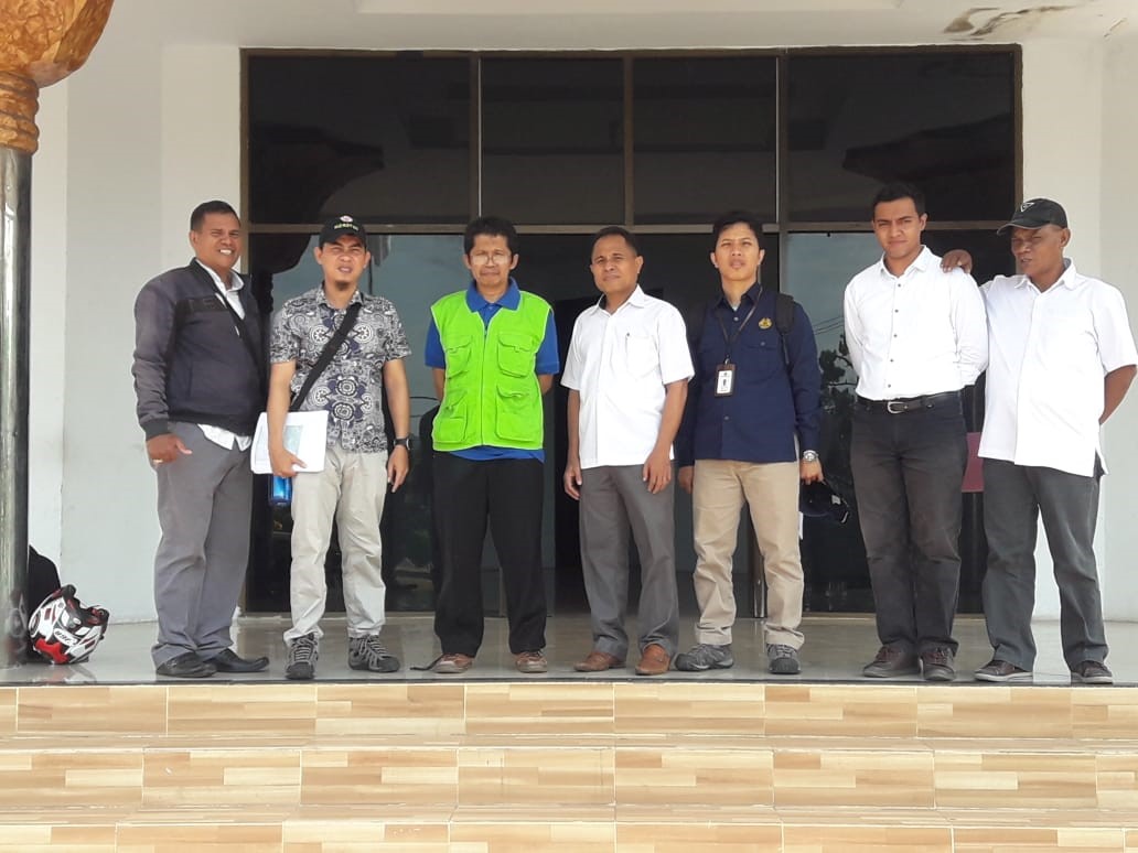 NZMATES staff with consultants and other stakeholders during solar rooftop site visit in Ambon.
