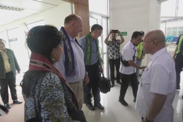 New Zealand Ambassador Jonathan Austin and the delegation from the New Zealand Embassy are greeted at Pattimura Airport by the Head of Bappeda Maluku, Djalaludin Salampessy.