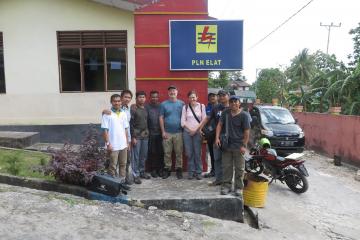 Tim NZMATES bersama dengan staff PLN dan perwakilan Bappeda di PLTD desa Elat, Kepulauan Kei Besar 