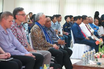 The Ambassador and Rector with other invited guests at the lecture.