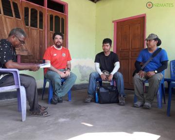 Tim NZMATES mengadakan pertemuan dengan  sekretaris desa Ustutun - Pulau Lirang