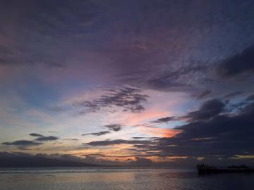 Matahari terbenam di Tahalupu 